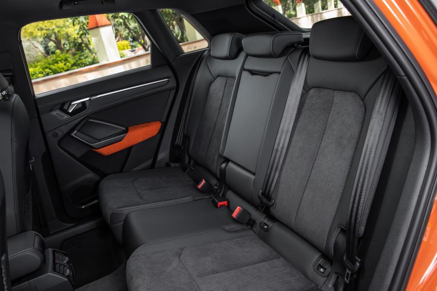 Интерьер Audi Q3 35 TFSI S-Line 2020 года  (MX) (фото 30 из 40)